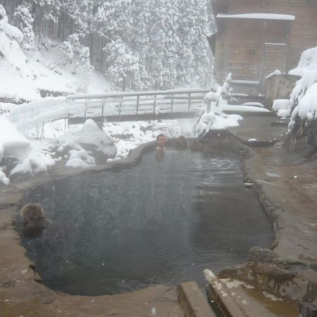 Jigokudani Onsen Korakukan Hotel Nakano  Bagian luar foto