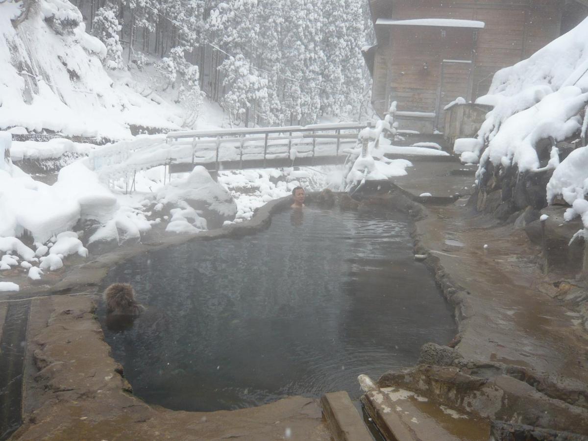 Jigokudani Onsen Korakukan Hotel Nakano  Bagian luar foto